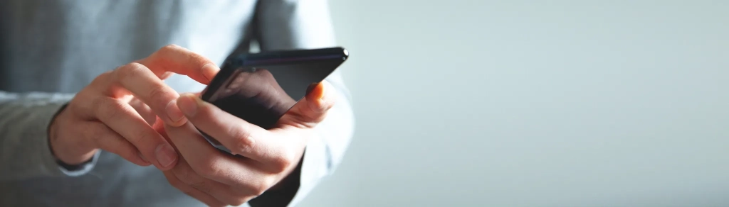 Écran de téléphone cassé : que faire et comment éviter les erreurs coûteuses ?